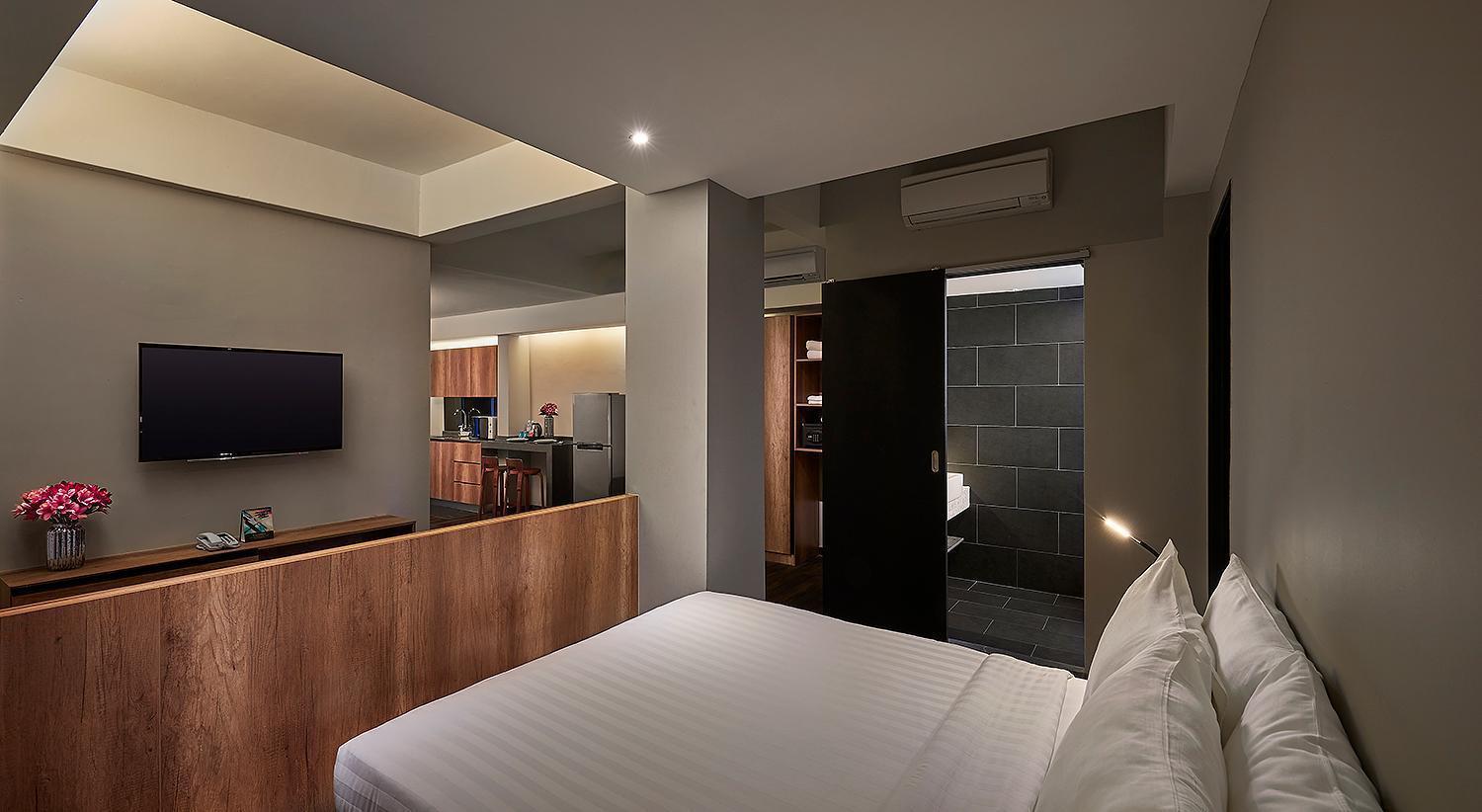 Tropics Eight Suites George Town Exterior photo